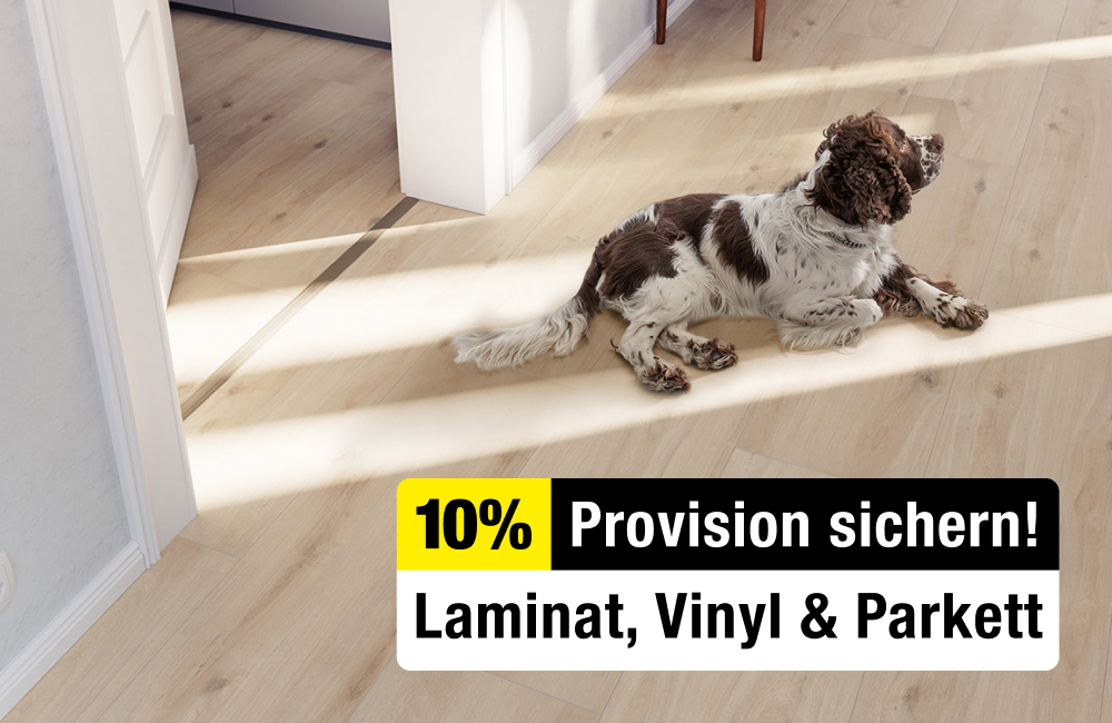 Ein Hund liegt auf dem Laminat Boden in einem Raum mit den Worten "100 % Provision sichern!".